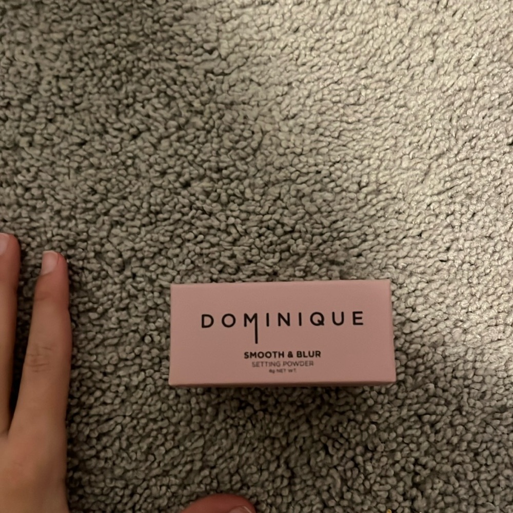 Dominique cosmetics, setting powder, smooth, and blur new
